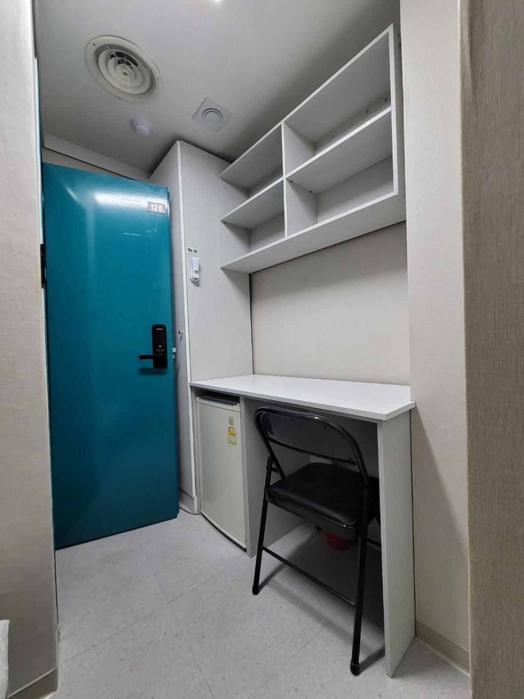 Female Only - Coco Stay Jongno Hyehwa Station سيول الغرفة الصورة