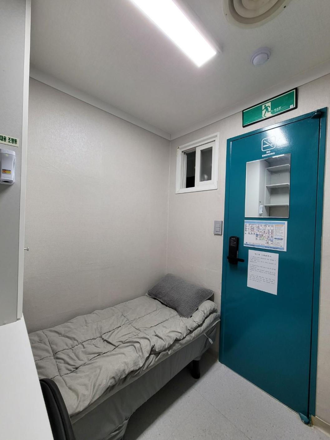 Female Only - Coco Stay Jongno Hyehwa Station سيول الغرفة الصورة